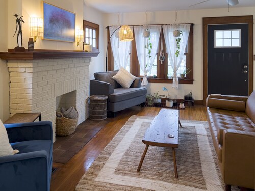 Cozy Cottage- Close to High Street and OSU campus and pet friendly! Sleeps 6!