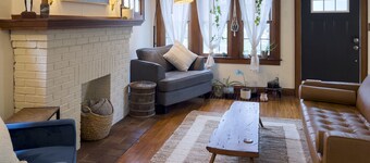 Cozy Cottage- Close to High Street and OSU campus and pet friendly! Sleeps 6!