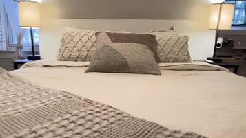 3 chambres, bureau, fer et planche Ă repasser, lit parapluie