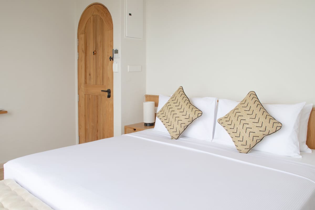 Deluxe Infinity Seaview | Premium bedding, memory foam beds, minibar, in-room safe