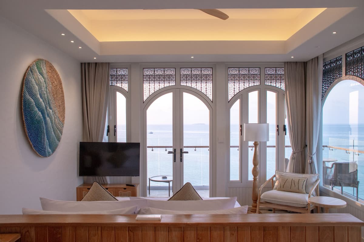 Grand Seaview | Premium bedding, memory foam beds, minibar, in-room safe