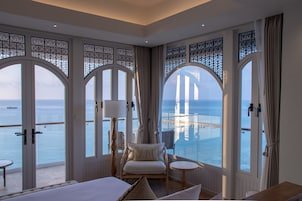 Habitación Grand, vistas al mar | Ropa de cama de alta calidad, colchones viscoelásticos, minibar