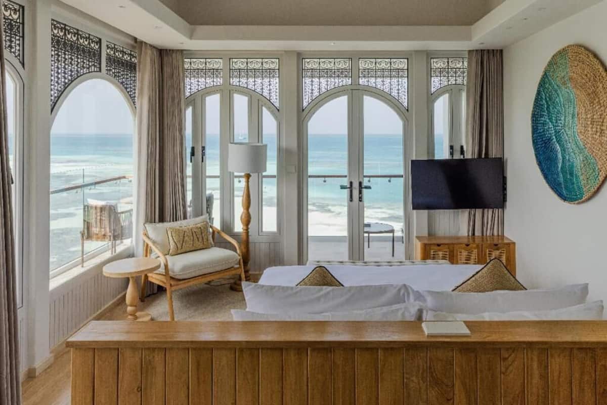 Grand Infinty Seaview | Premium bedding, memory foam beds, minibar, in-room safe