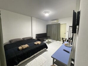 Double Room, 1 King Bed | Free WiFi, bed sheets - Morning Home (Lop Buri)