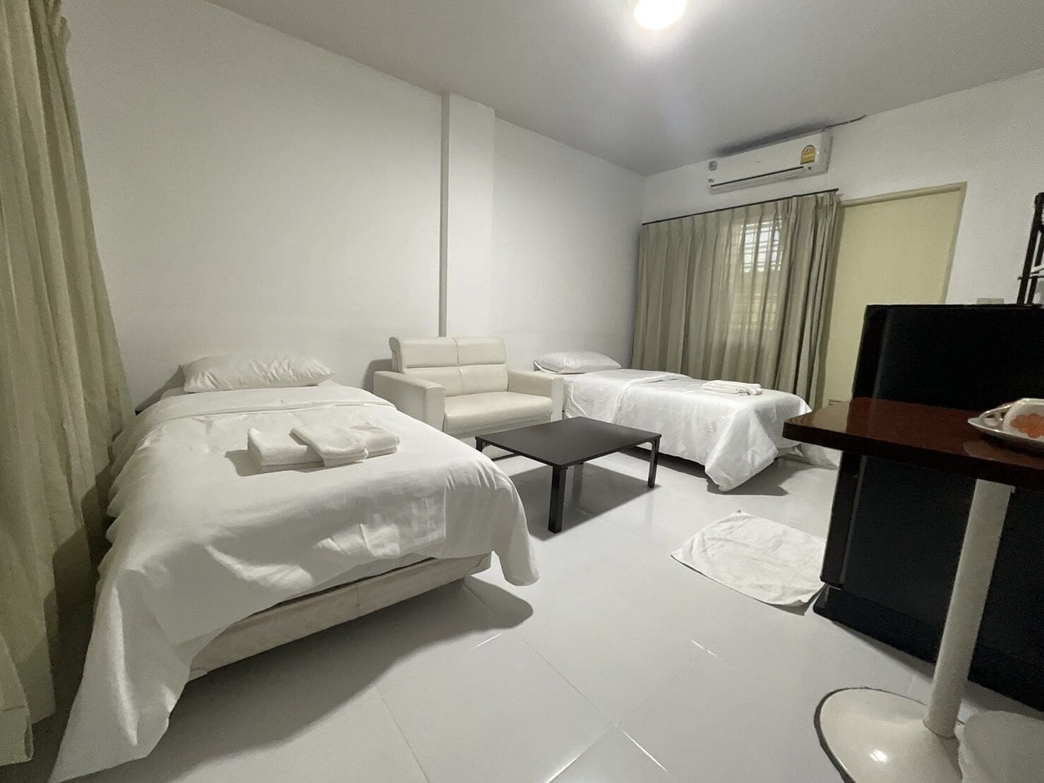 Twin Room | Free WiFi, bed sheets