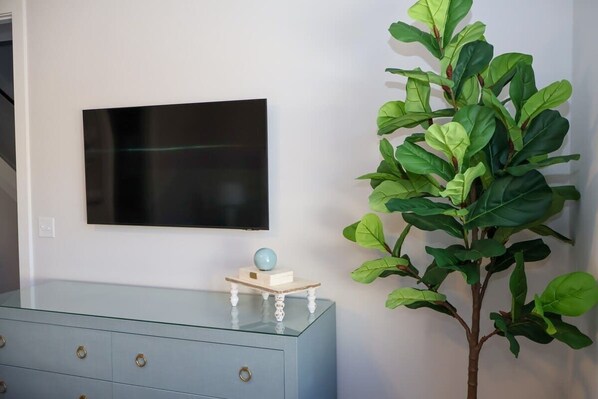 Interior - Rebel Rowhouse | Best Playoff Weekend Rate (Oxford)