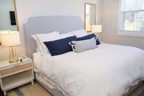 3 bedrooms, iron/ironing board, WiFi, bed sheets - Rebel Rowhouse | Best Playoff Weekend Rate (Oxford)