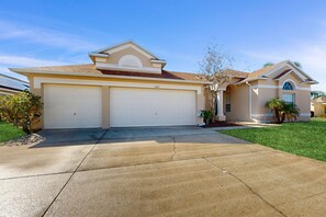 Exterior - Gated community home with private pool, screened lanai, & W/D - near Disney/golf (Davenport)