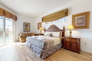 5 bedrooms, iron/ironing board, WiFi, bed sheets - Gated community home with private pool, screened lanai, & W/D - near Disney/golf (Davenport)