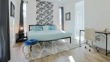 4 bedrooms, desk, iron/ironing board, travel crib