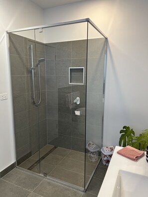 Hair dryer, towels, soap, shampoo - Fusion House (Tranmere)