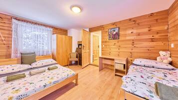 2 slaapkamers, een bureau