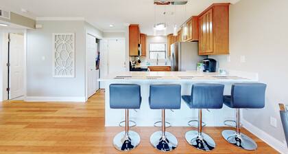 First-floor updated condo with pool, tennis court, balcony, & AC - dog-friendly