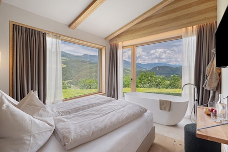 2 camere, Wi-Fi gratuito, lenzuola. Oberplunerhof Chalet Skyline di Lusso con Vista Montagna, Terrazze Private e Giardino