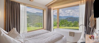Oberplunerhof Luxe Chalet Skyline met bergzicht, privéterrassen & gedeelde tuin