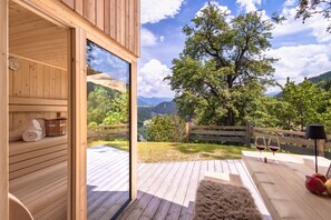 Outdoor dining - Oberplunerhof Luxury Chalet Woods with Mountain View, 2 Terraces & Garden (Kiens)