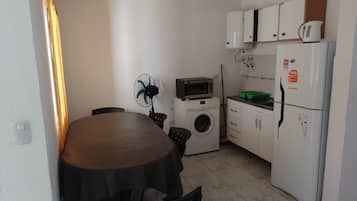 Basic House | Private kitchen | Full-size fridge, oven, stovetop, cookware/dishes/utensils