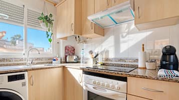 Køleskab, mikrobølgeovn, ovn, kogeplade