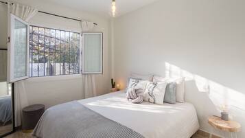 3 bedrooms, iron/ironing board, free WiFi, bed sheets