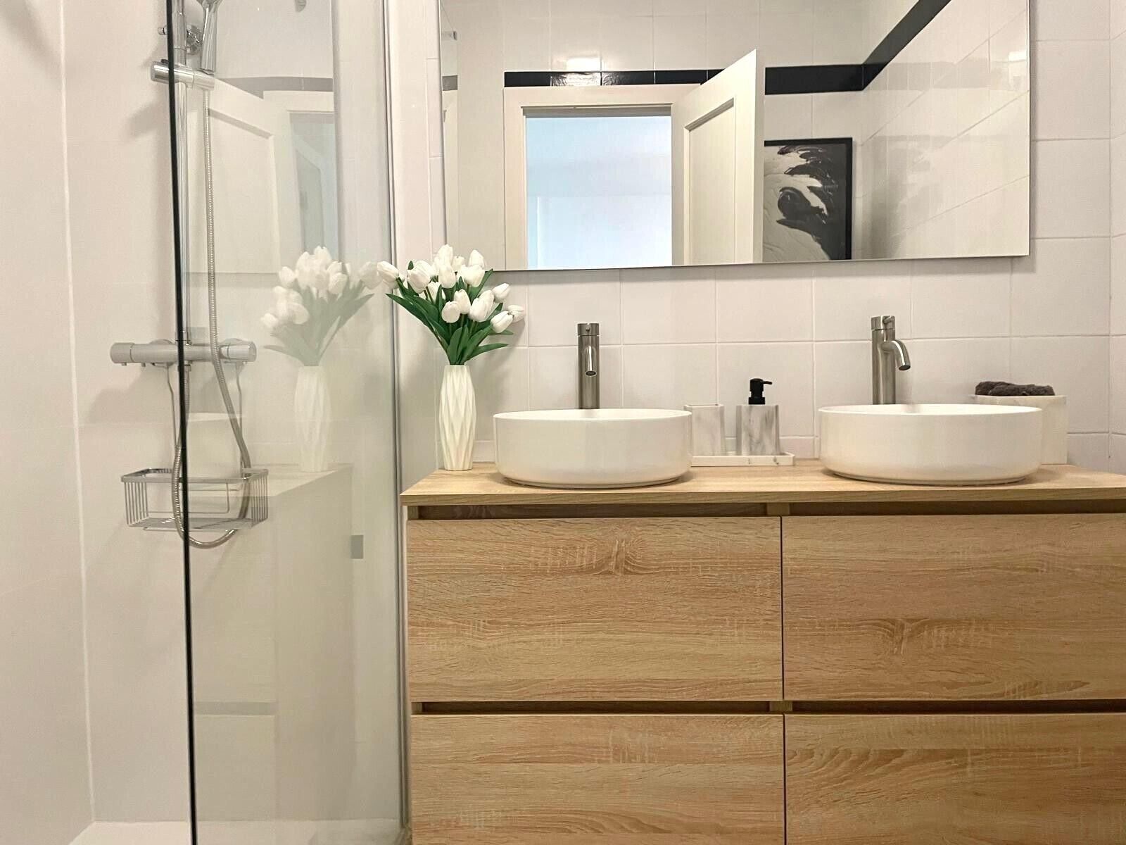 Een douche, een haardroger, handdoeken