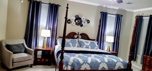 4 habitaciones, tabla de planchar con plancha, wifi y ropa de cama 