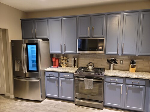 LUXURIOUS 3800sf House in a gated subdivision includes great amenities.