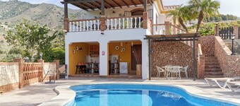 Villa 'Conchi' with Sea View, Wi-Fi and Air Conditioning