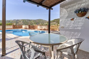Outdoor dining - Villa 'Conchi' with Sea View, Wi-Fi and Air Conditioning (Frigiliana)