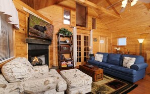 TV, fireplace - Lover's Paradise - The perfect cozy getaway spot! (Sevierville)