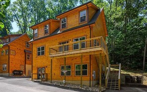 Exterior - Private indoor pool and game room! - Cate & Cali's Place (Pigeon Forge)