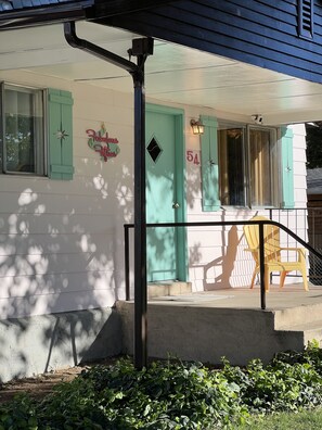 Exterior detail - Fabulous 50's & Hot Tub (Salina)