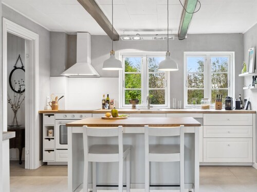 "Hughlek" - 1.5km from the sea by Interhome
