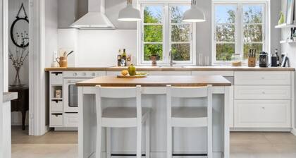 "Hughlek" - 1.5km from the sea by Interhome