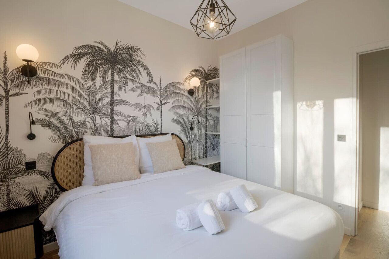 1 habitación, tabla de planchar con plancha, cuna de viaje y wifi 