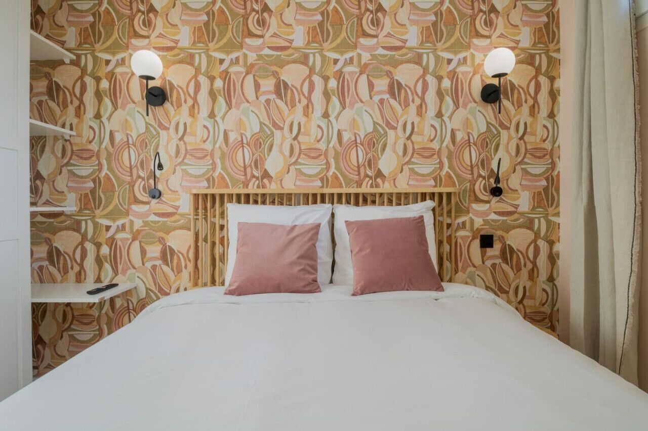 1 habitación, tabla de planchar con plancha, cuna de viaje y wifi 