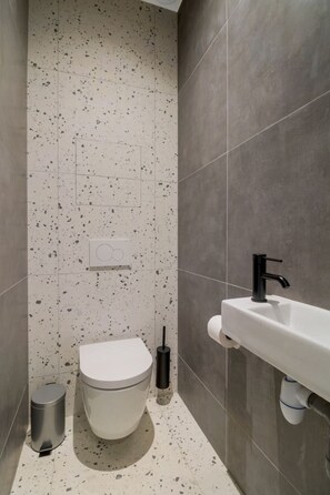 Hair dryer, towels