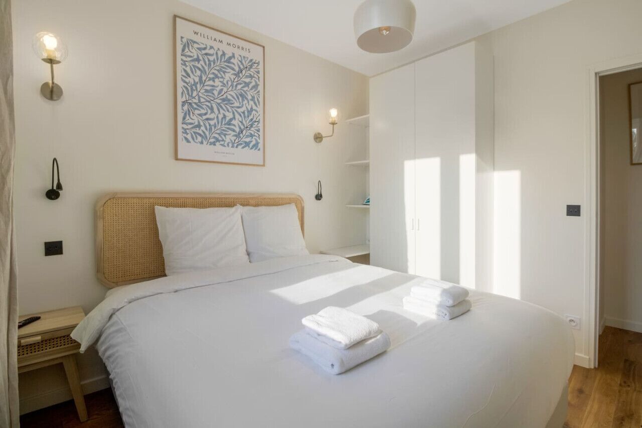 1 habitación, tabla de planchar con plancha, cuna de viaje y wifi 