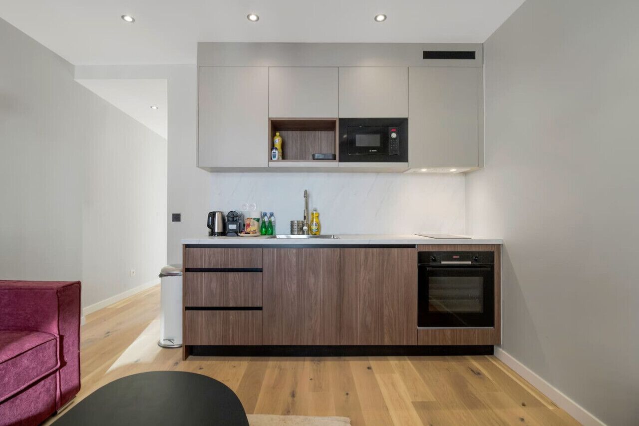 Micro-ondes, four, cafetière/bouilloire