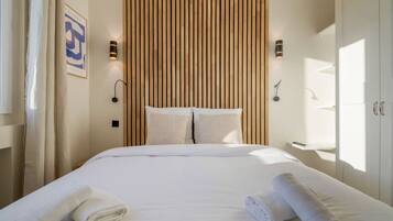 1 habitación, tabla de planchar con plancha, cuna de viaje y wifi