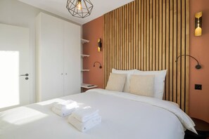 3 Schlafzimmer, Schreibtisch, Bügeleisen/Bügelbrett, Reisekinderbett