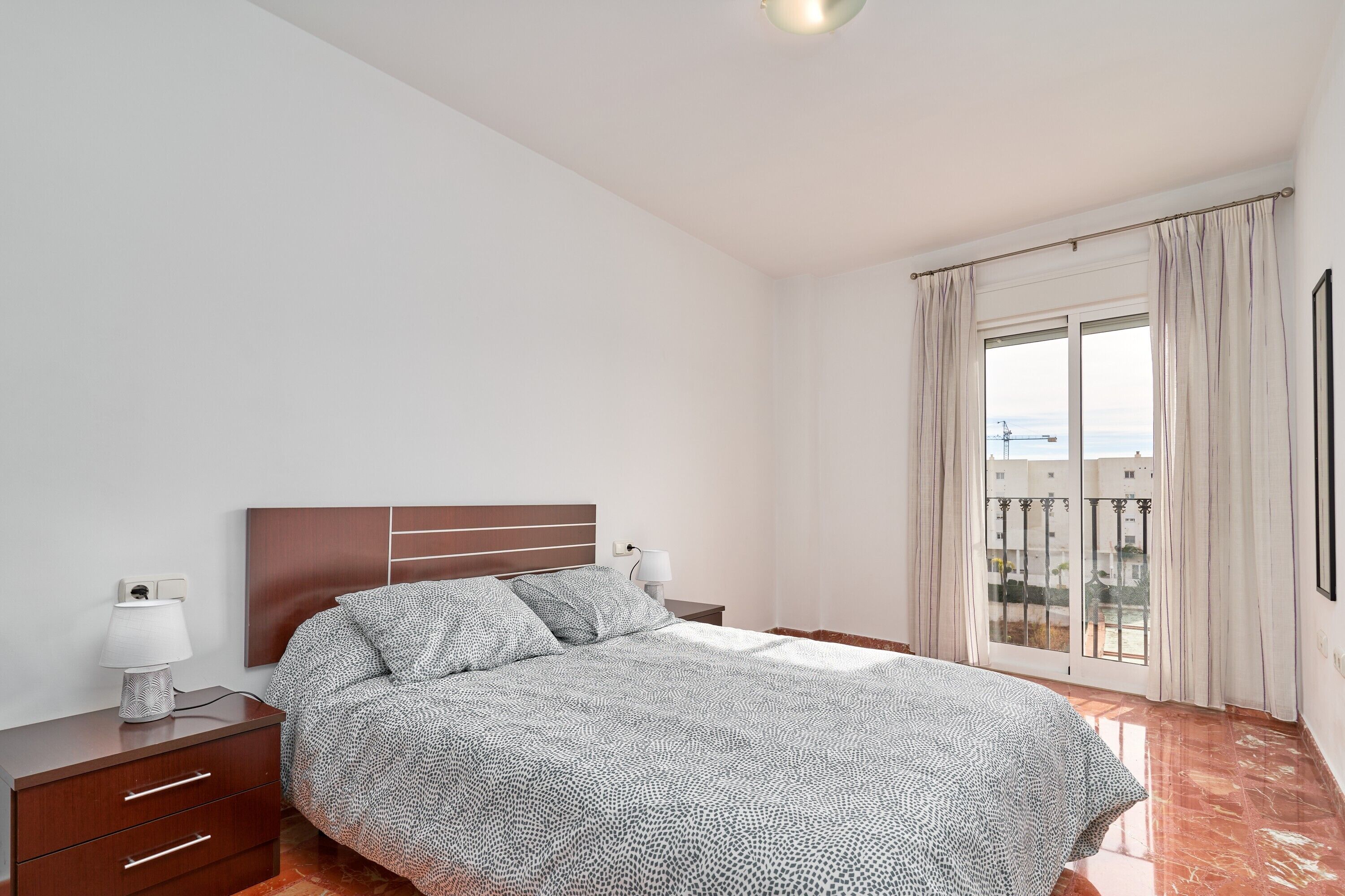 3 slaapkamers, een strijkplank/strijkijzer, gratis wifi, beddengoed