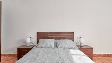 3 chambres, fer et planche à repasser, Wi-Fi gratuit, draps fournis