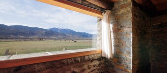 Chalet 'Can Ricart' with Private Terrace, Wi-Fi and Air Conditioning