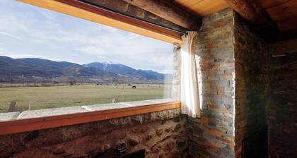 Chalet 'Can Ricart' with Private Terrace, Wi-Fi and Air Conditioning