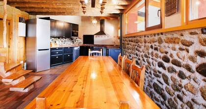 Chalet 'Can Ricart' with Private Terrace, Wi-Fi and Air Conditioning