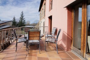 Outdoor dining - Chalet 'Masia D'en Cot' with Wi-Fi and Air Conditioning (Puigcerdá)