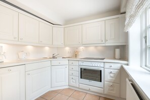 Refrigerador, horno, parrilla de estufa y lavavajillas 