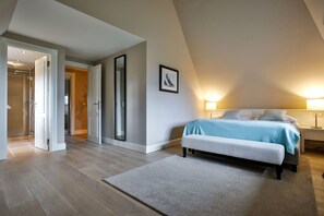 4 bedrooms, in-room safe, iron/ironing board, WiFi