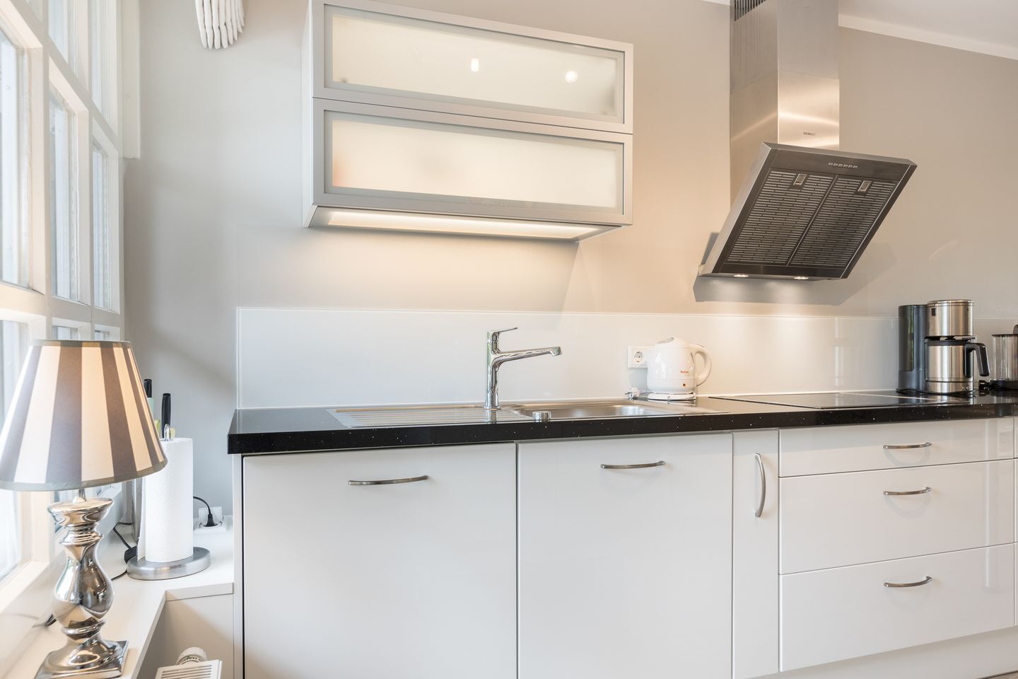 Kjøleskap, ovn, kokeplater og oppvaskmaskin