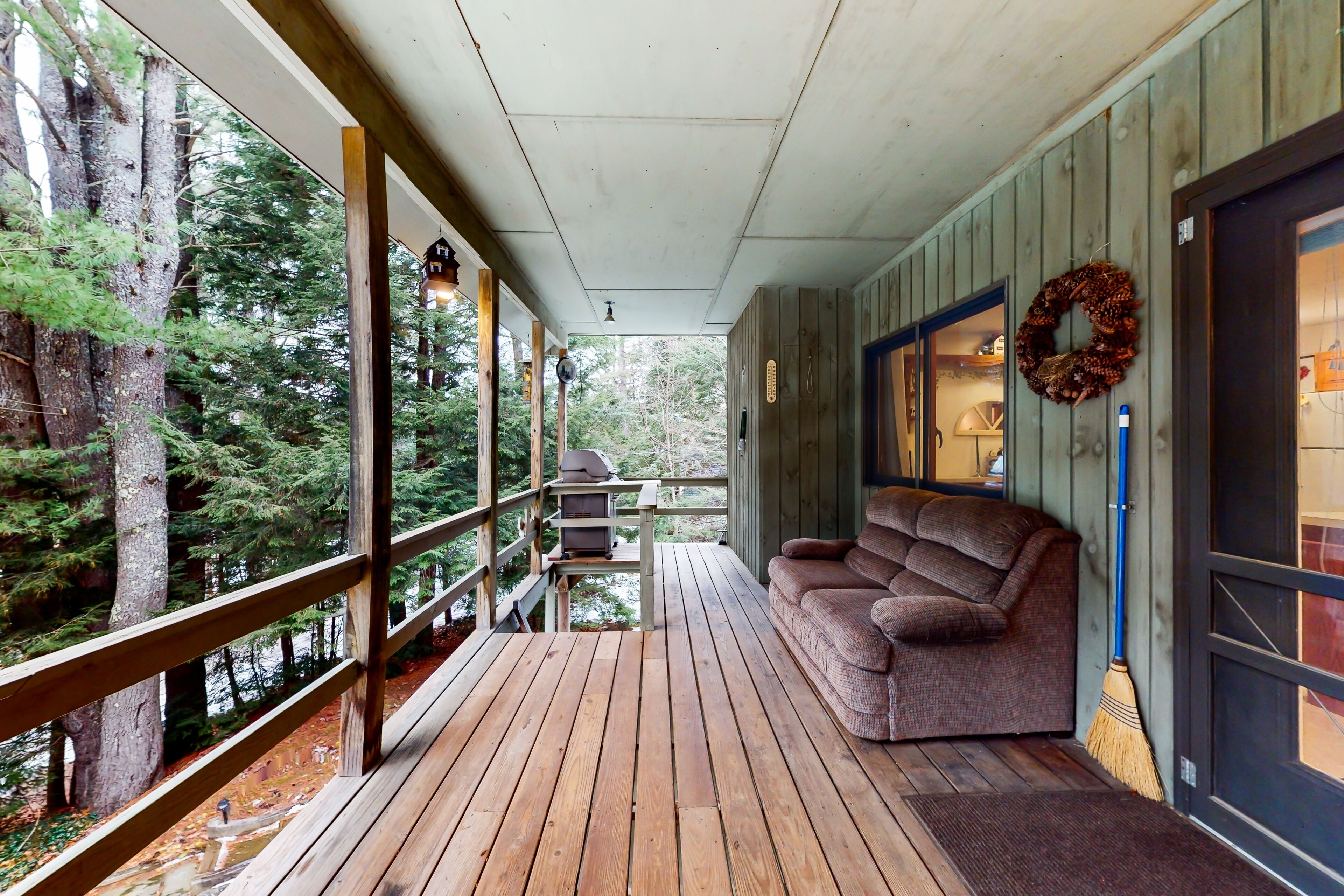 Secluded home near ski resorts with mtn views, fireplace, foosball